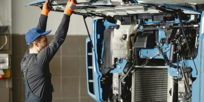 איך לחסוך אלפי שקלים בתחזוקת רכבים מסחריים לעסק